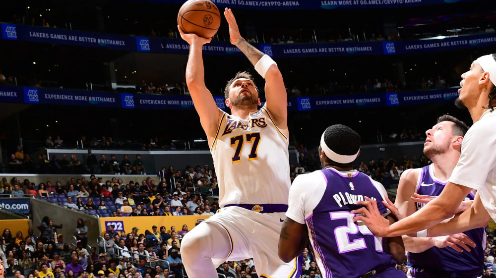 Vùi dập Sacramento Kings, LA Lakers bay cao với hai trận thắng đậm trong hai ngày liên tiếp