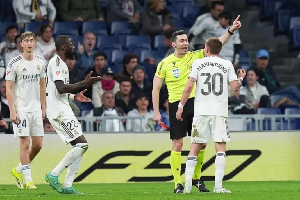 Real Madrid thêm khủng hoảng về lực lượng khi 3 cầu thủ bị treo giò