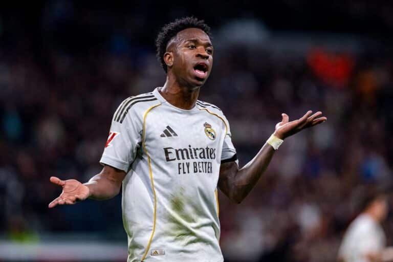 Real Madrid thua sốc trên sân nhà, cuộc đua vô địch thêm chông gai
