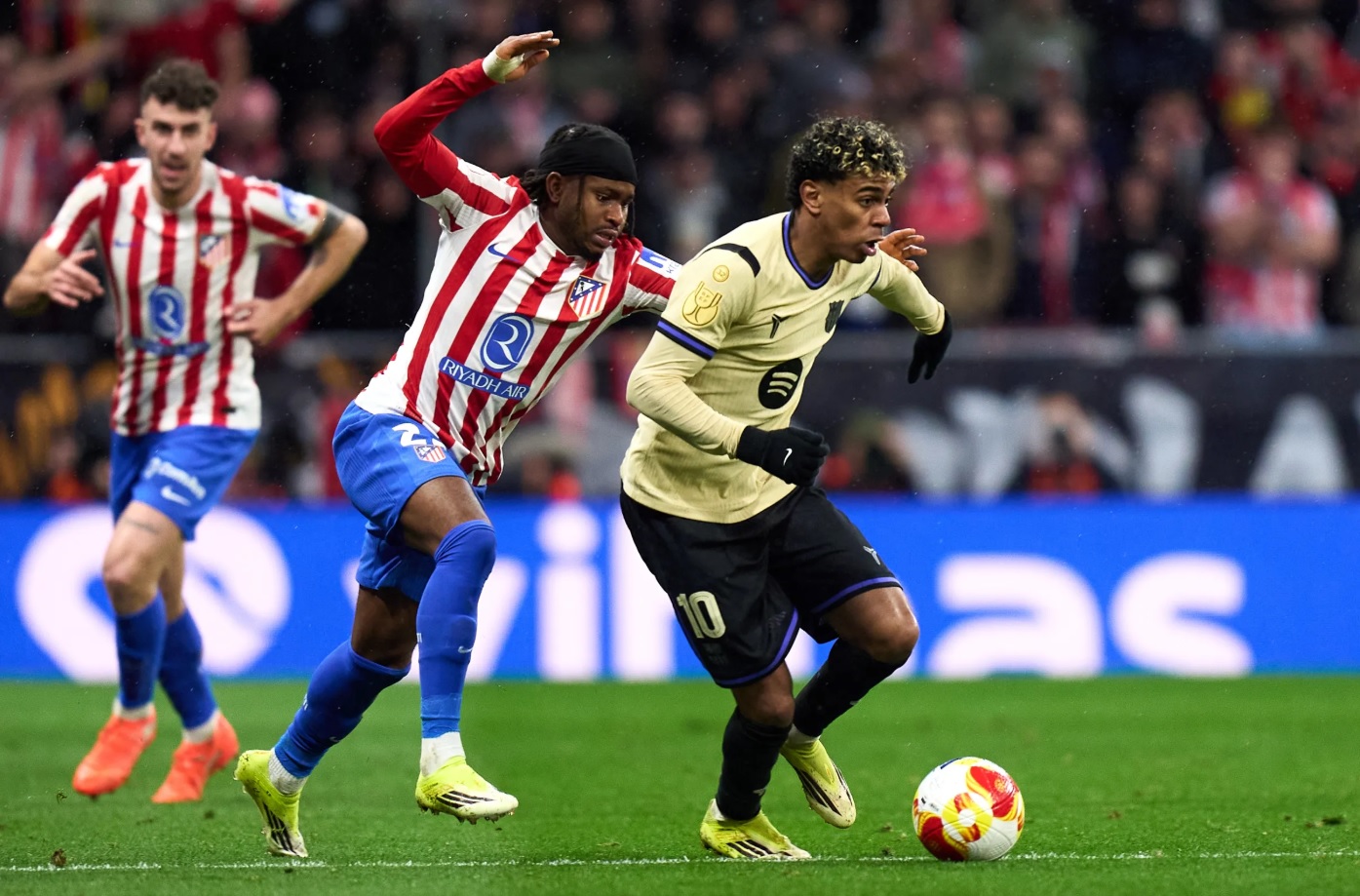 Barcelona đối mặt Barcelona đối mặt