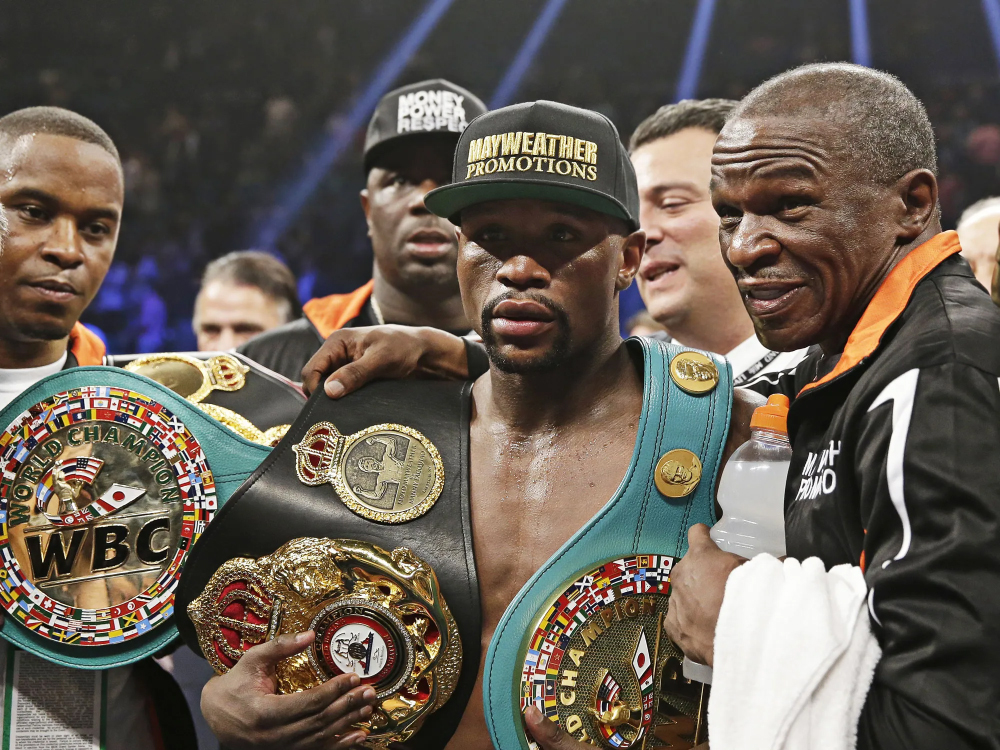 U50 vẫn miệt mài thượng đài, Floyd Mayweather đang cố trả nợ thuế và kiện cáo?