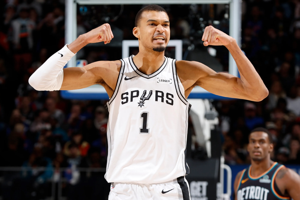 Lấy thủ bù công, Victor Wembanyama trở thành cầu thủ đầu tiên đạt cú đúp giải thưởng NBA Lấy thủ bù công, Victor Wembanyama trở thành cầu thủ đầu tiên đạt cú đúp giải thưởng NBA