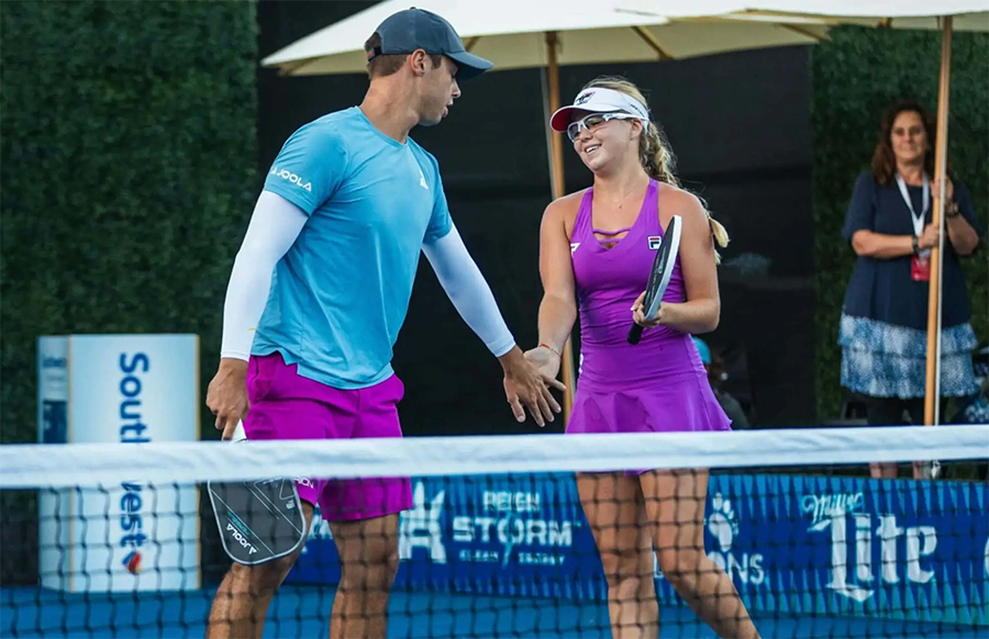 Sự thấu hiểu giúp Ben Johns và Anna Leigh Waters trở thành cặp đôi đáng gờm nhất làng pickleball