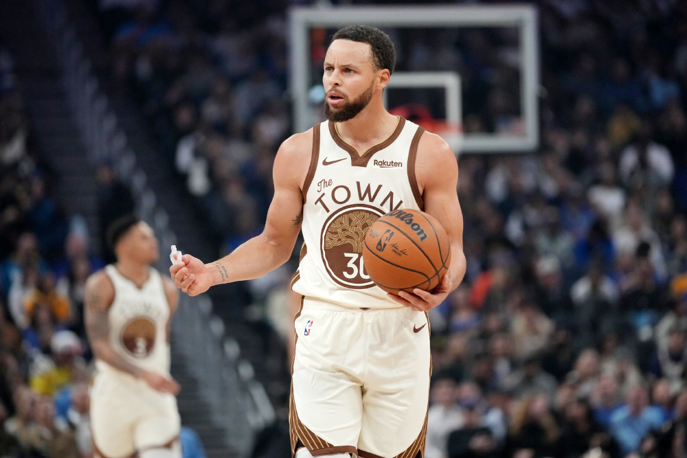 Gi&aacute;m đốc Mike Dunleavy Jr. l&ecirc;n tiếng về khả năng Stephen Curry phải ngồi ngo&agrave;i đến hết m&ugrave;a giải