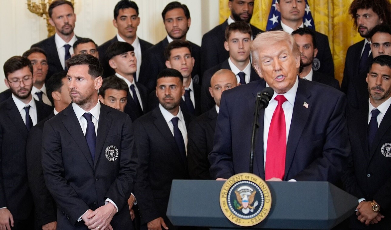 Những dấu hiệu cho thấy sự khó chịu của Messi trong cuộc gặp với Trump