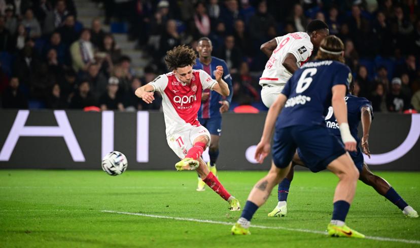 Ngai vàng của PSG lung lay sau thất bại đầu tiên trên sân nhà