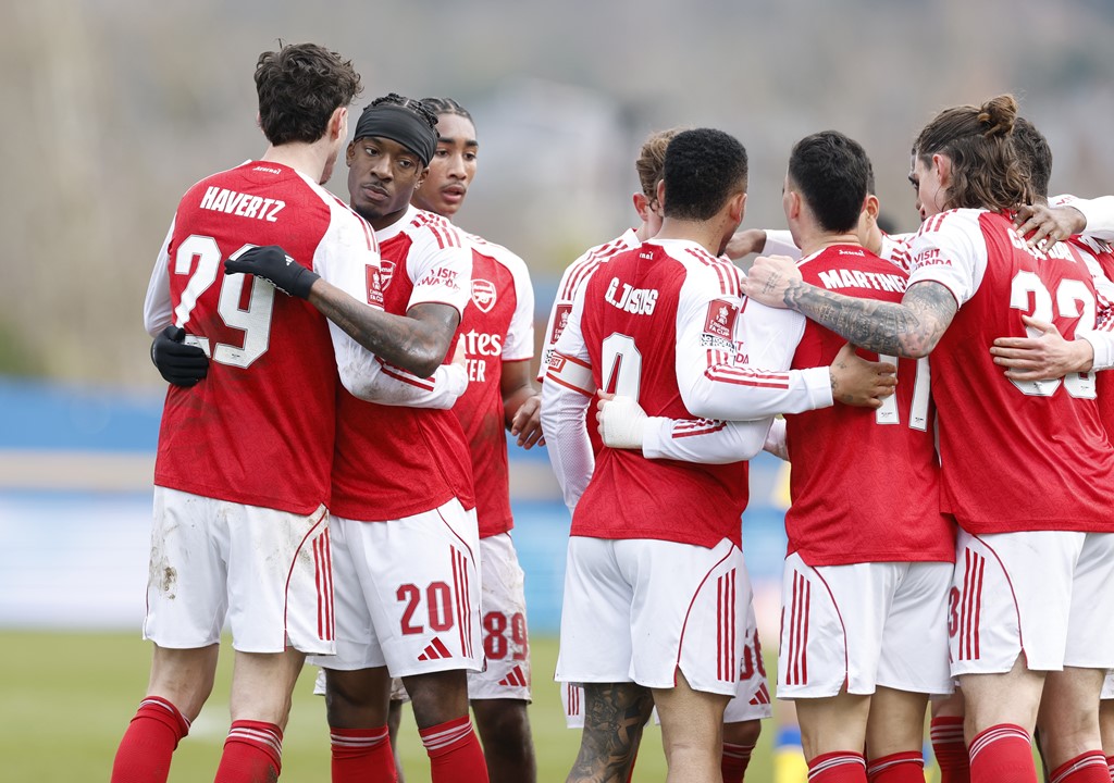 Arsenal nhọc nhằn đánh bại đội hạng 3 để lọt vào tứ kết FA Cup
