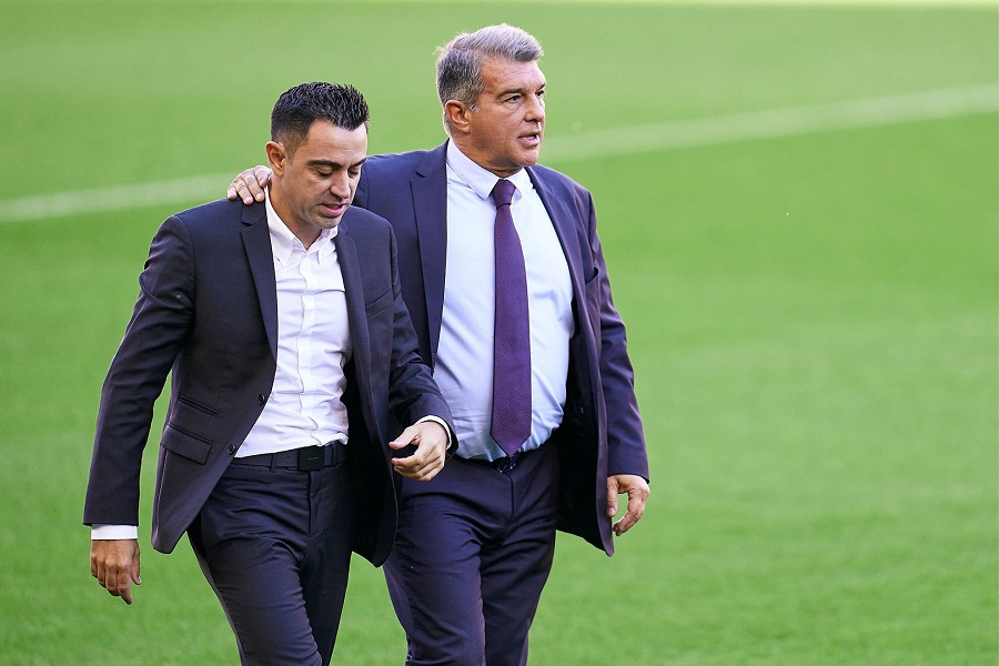 Xavi tiết lộ thông tin gây sốc về việc Messi bị từ chối trở lại Barcelona