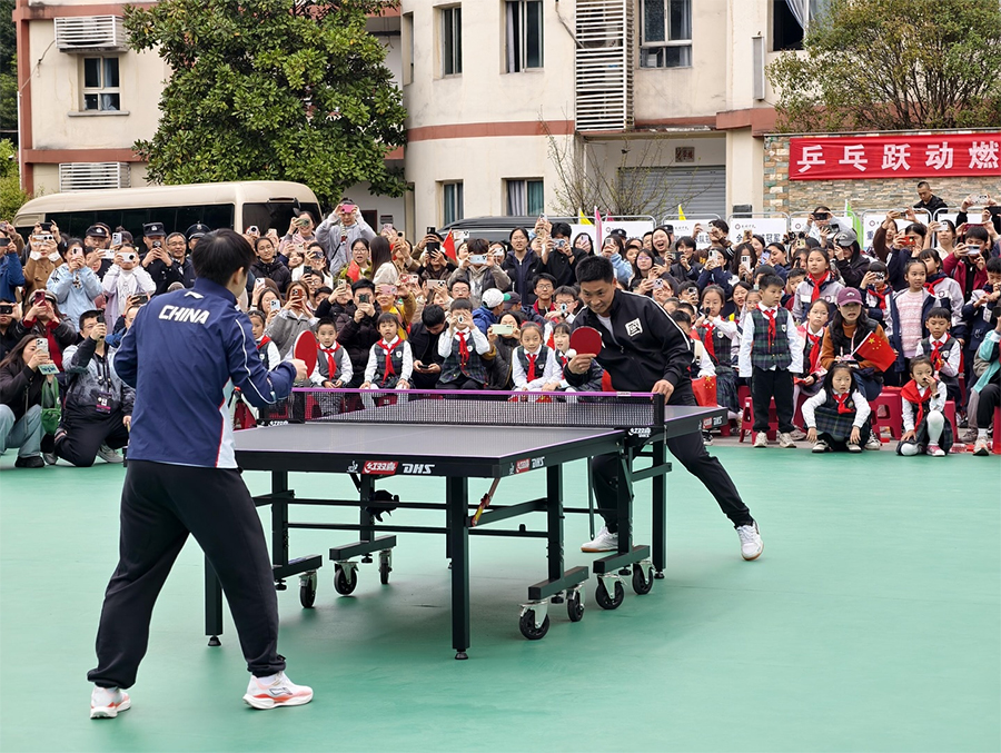 Ánh hào quang Olympic thắp sáng giấc mơ bóng bàn trong trường học
