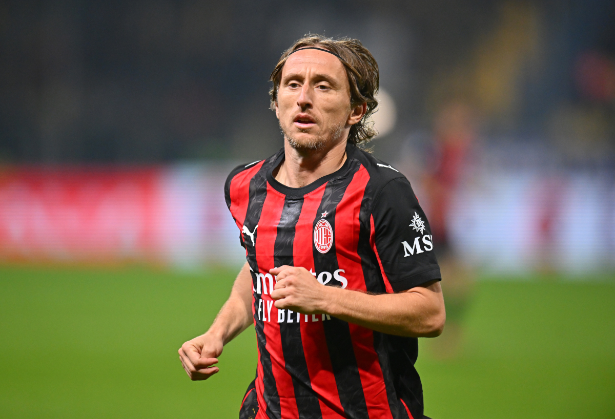Theo bước Van Basten, Modric cho bảo tàng AC Milan mượn Quả bóng vàng