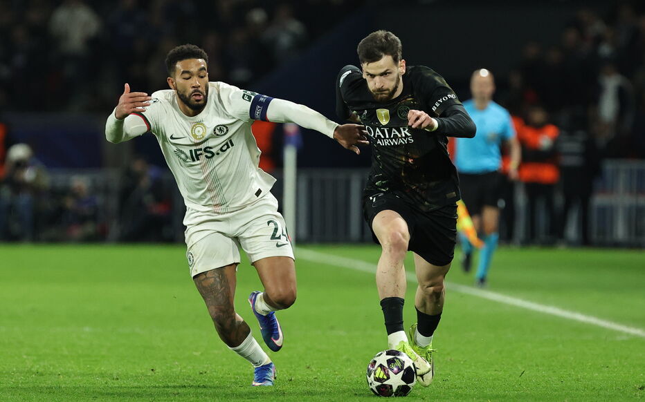 Kvaratskhelia tạo khác biệt từ ghế dự bị, PSG mở toang cánh cửa vào tứ kết