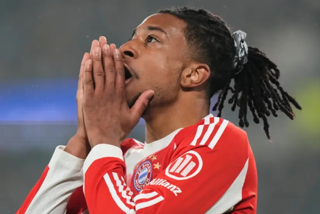 Olise của Bayern có thể bị treo giò ở tứ kết Champions League do "tẩy thẻ"