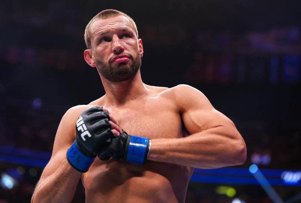 Sau hai thất bại liên tiếp, cựu vương ONE Championship quyết định thay đổi hạng cân tại UFC