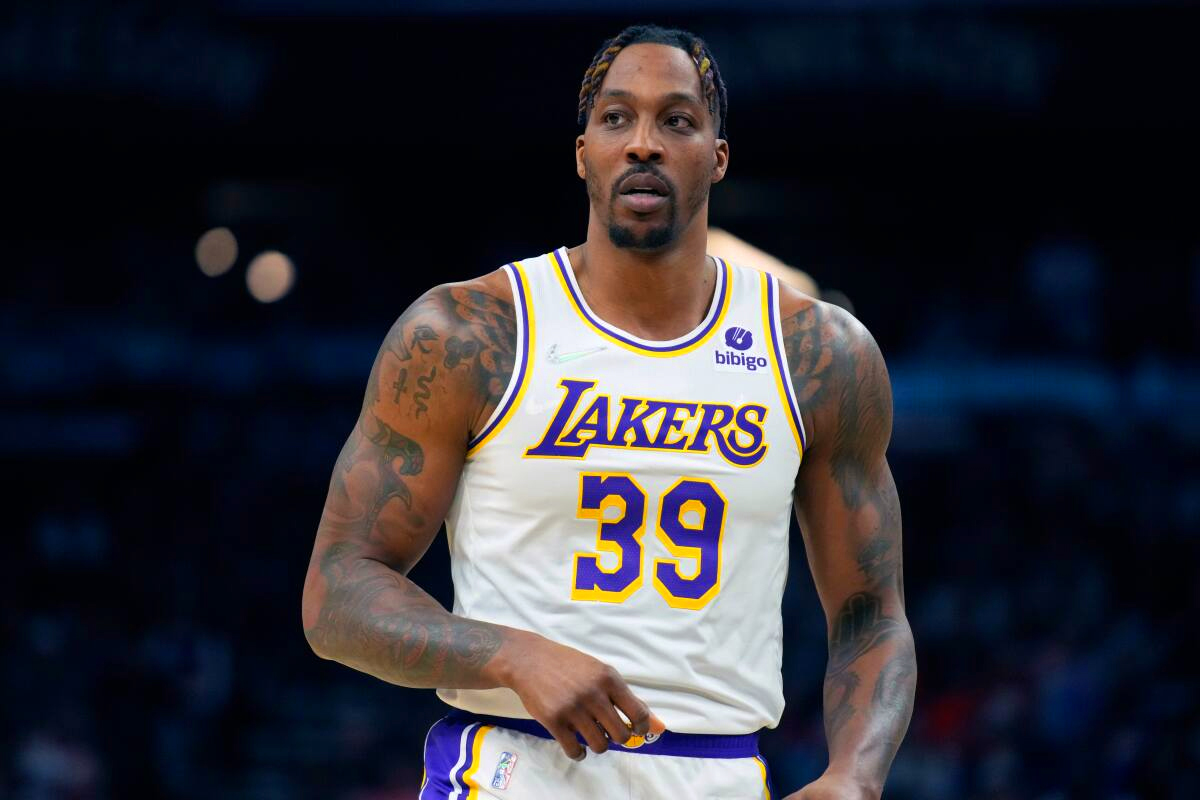 "Superman" cất áo choàng: Cựu siêu sao NBA Dwight Howard giã từ sự nghiệp bóng rổ