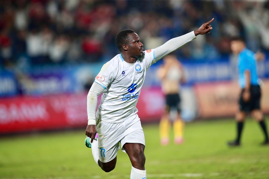 Nam Định thắng trận thứ ba li&ecirc;n tiếp, tho&aacute;t xa nh&oacute;m đua trụ hạng V.League