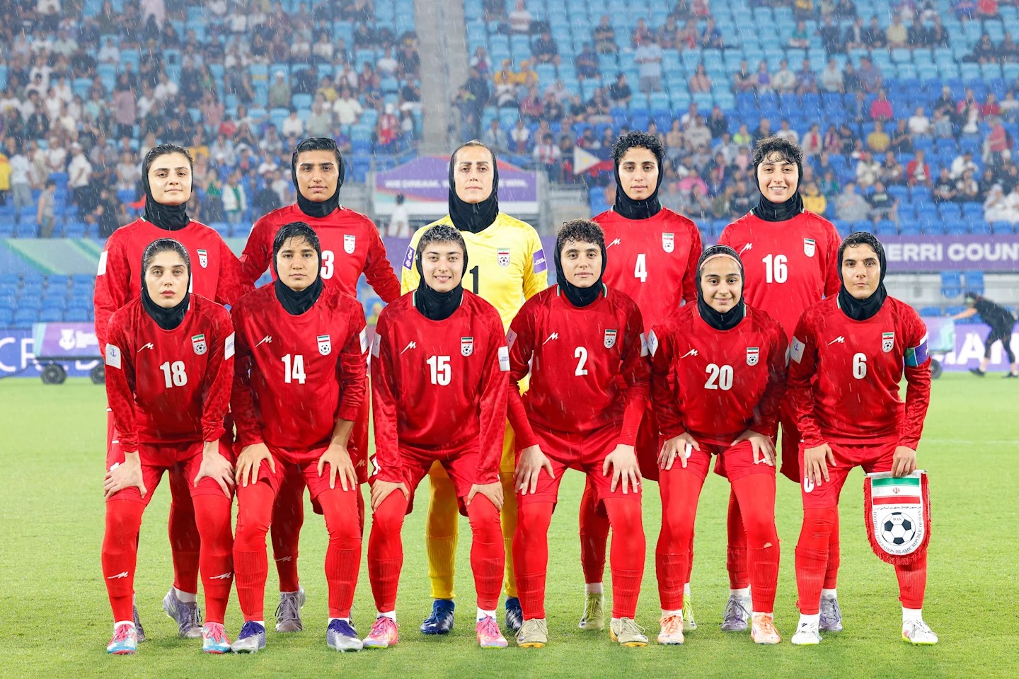 Ba cầu thủ nữ Iran rút đơn tị nạn, rời Úc trở về quê nhà