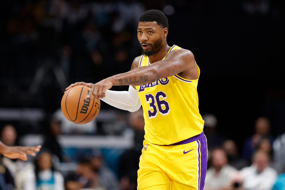 Sự thật rùng rợn: Marcus Smart từng thi đấu tại NBA suốt 6 năm với mảnh kính găm trong tay