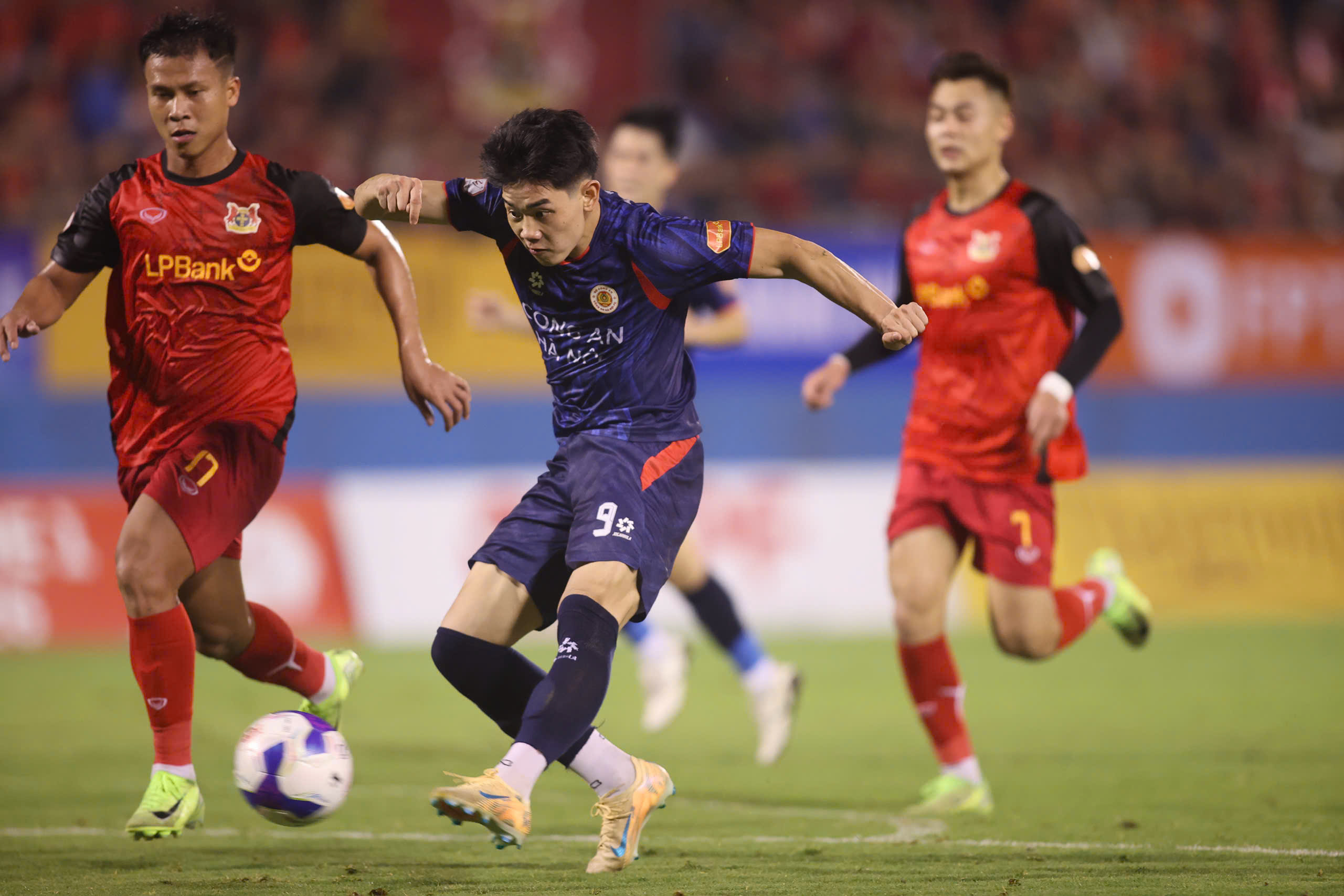 Đình Bắc bị treo giò ở V.League, lỡ trận gặp Đà Nẵng