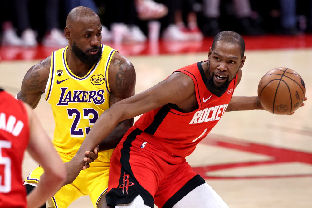 Kevin Durant thán phục: "LeBron James có thể cày ải thêm 4-5 năm nữa tại NBA"
