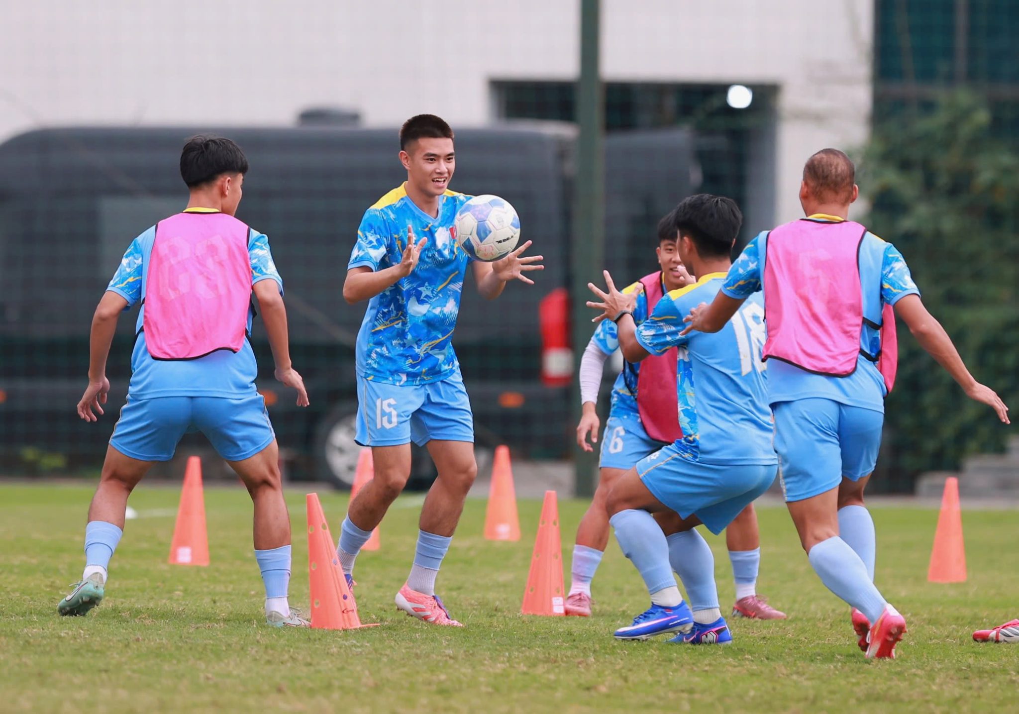 Tài năng trẻ Lê Minh Nhật quyết cạnh tranh suất ở U19 Việt Nam