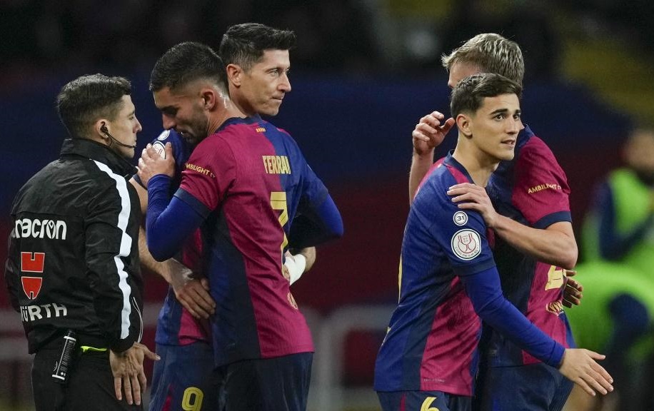 "Cỗ máy ghi bàn" Barcelona rơi vào tình cảnh trớ trêu: Khủng hoảng... số 9
