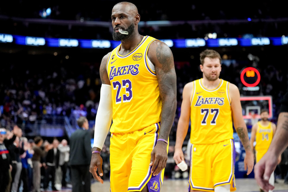 Tịt ngòi suốt 2 hiệp đấu trước Detroit, LeBron James thản nhiên: "Đó là vai trò của tôi lúc này"