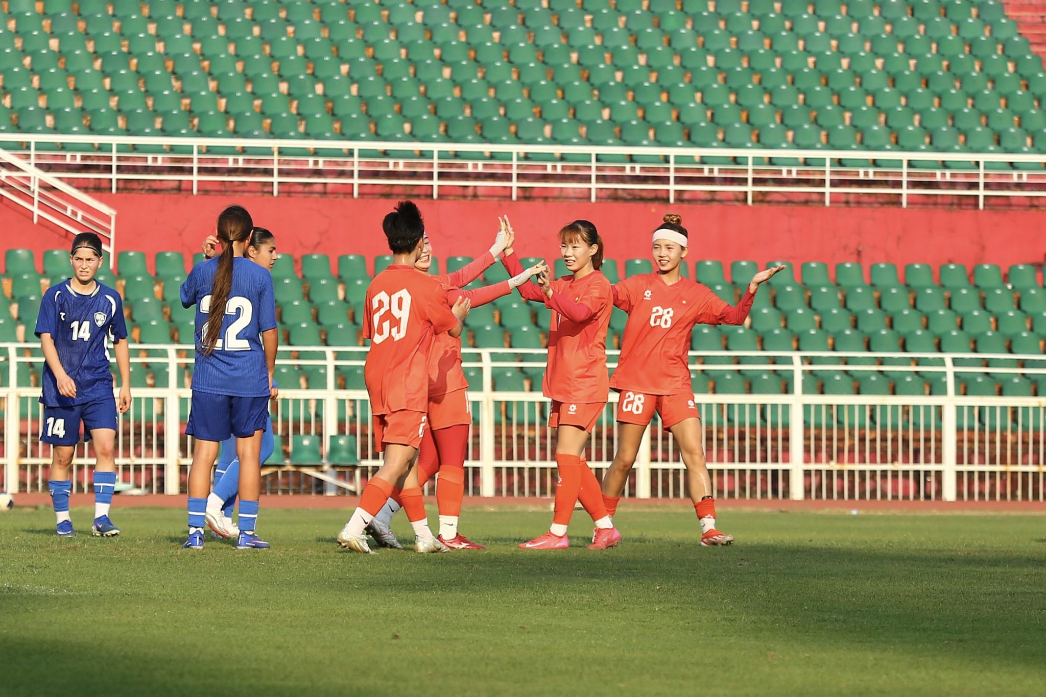 U20 nữ Việt Nam áp đảo Uzbekistan, chạy đà hoàn hảo trước giải châu lục