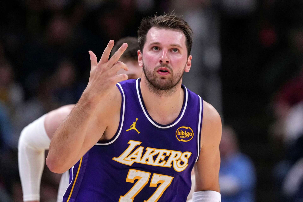 Ghi trung bình hơn 40 điểm/trận sân khách, Luka Doncic tái lập kỷ lục NBA của Michael Jordan