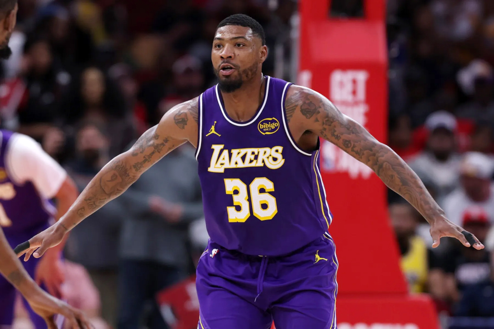 Marcus Smart tuyên bố sắm vai "đại ca" phòng thay đồ Lakers thay LeBron James