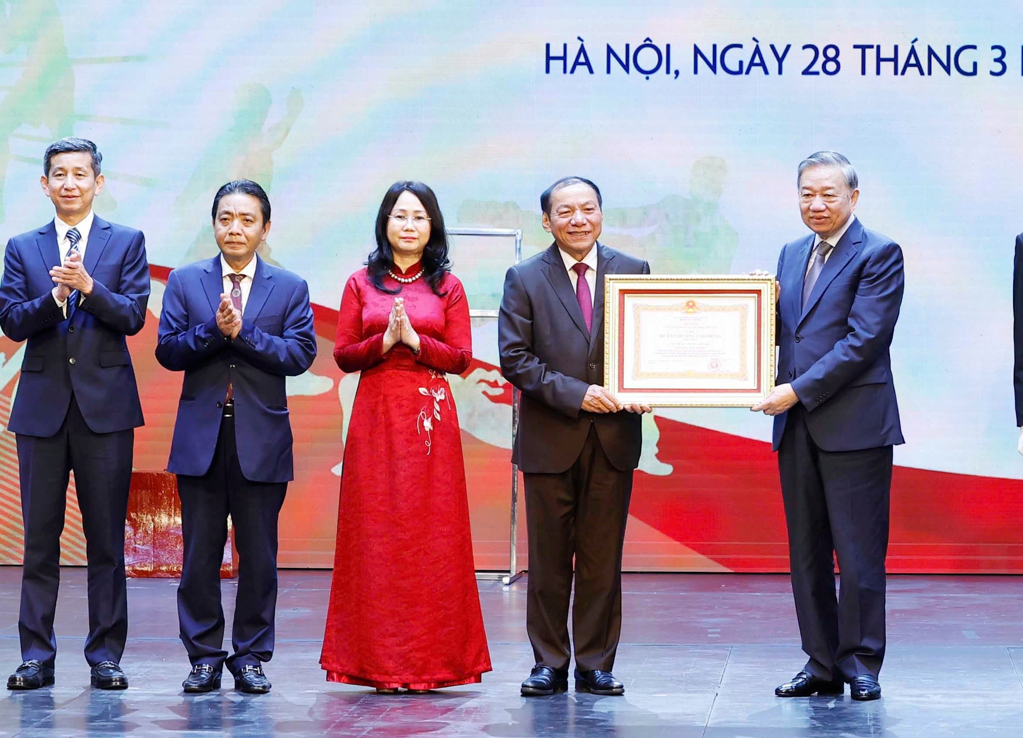 Tổng Bí thư Tô Lâm chỉ đạo 8 nhiệm vụ trọng tâm cho Thể dục Thể thao Việt Nam Tổng Bí thư Tô Lâm chỉ đạo 8 nhiệm vụ trọng tâm cho Thể dục Thể thao Việt Nam