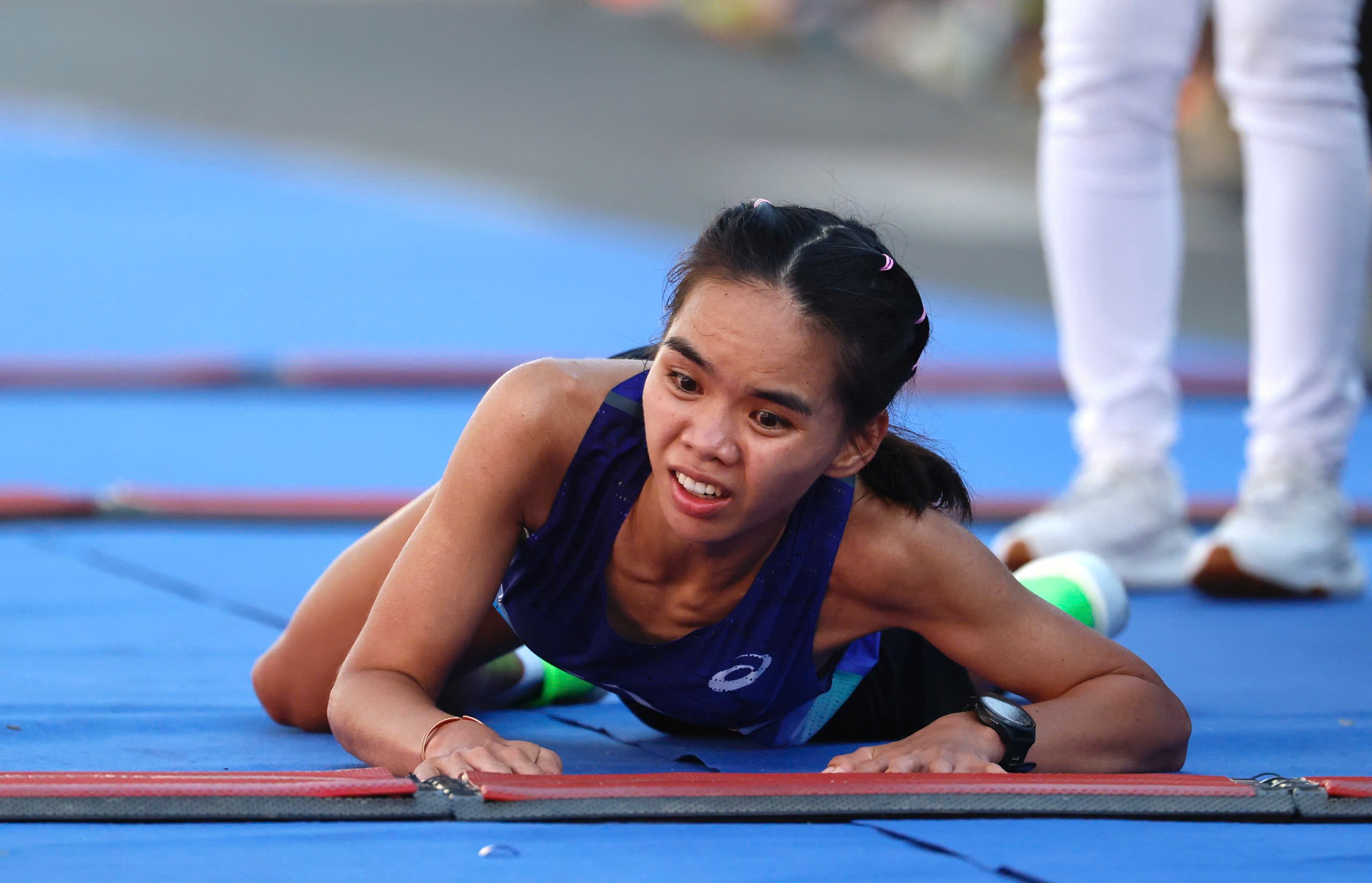Ngọc Hoa tạo cảm xúc mạnh với hình ảnh bò về đích ở Tiền Phong Marathon 2026