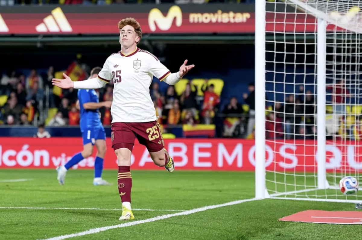 Victor Munoz thăng tiến chóng mặt từ Real Madrid đến tuyển Tây Ban Nha trong chưa đầy một năm