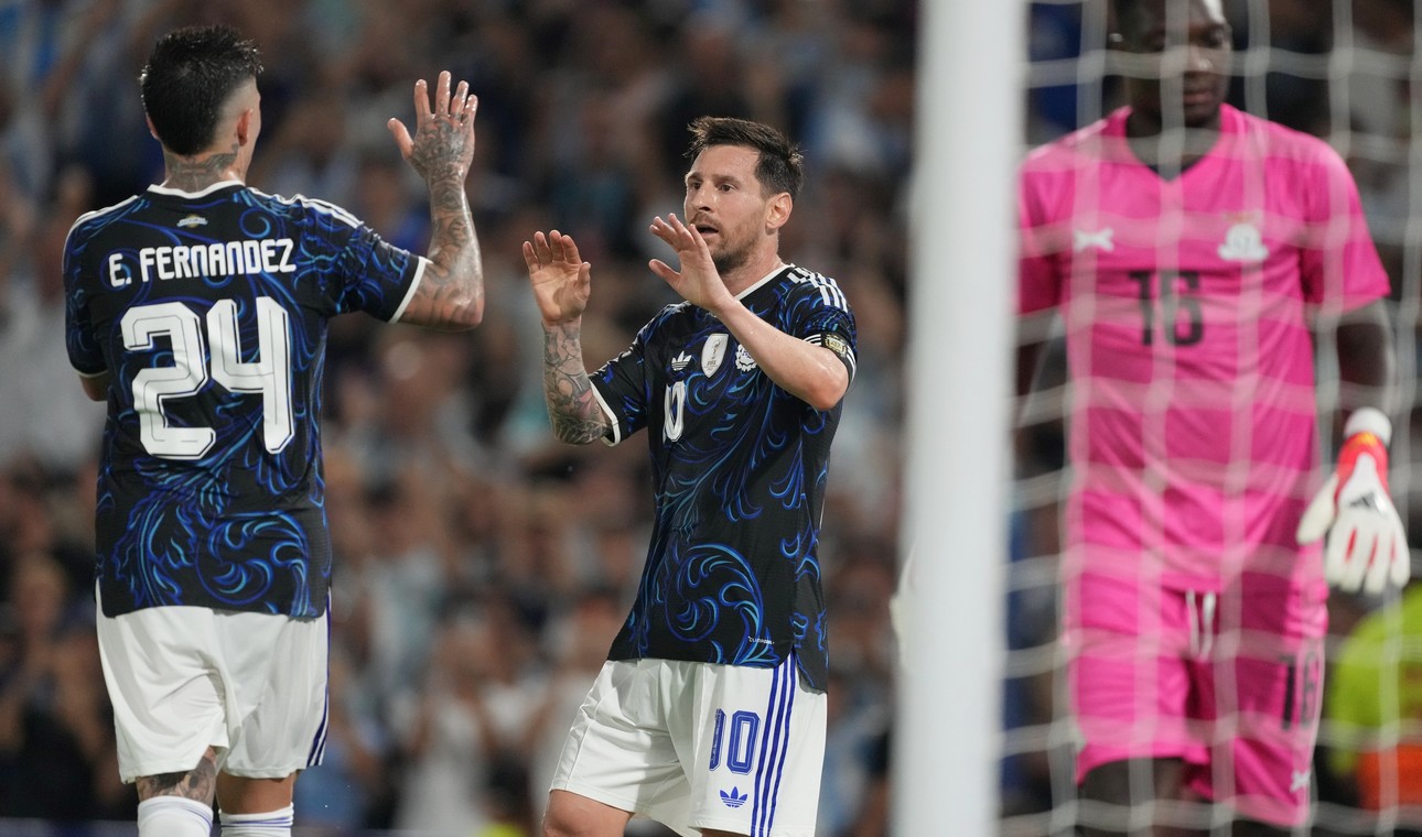 Messi ghi b&agrave;n v&agrave; kiến tạo, Argentina thắng đậm trước thềm World Cup