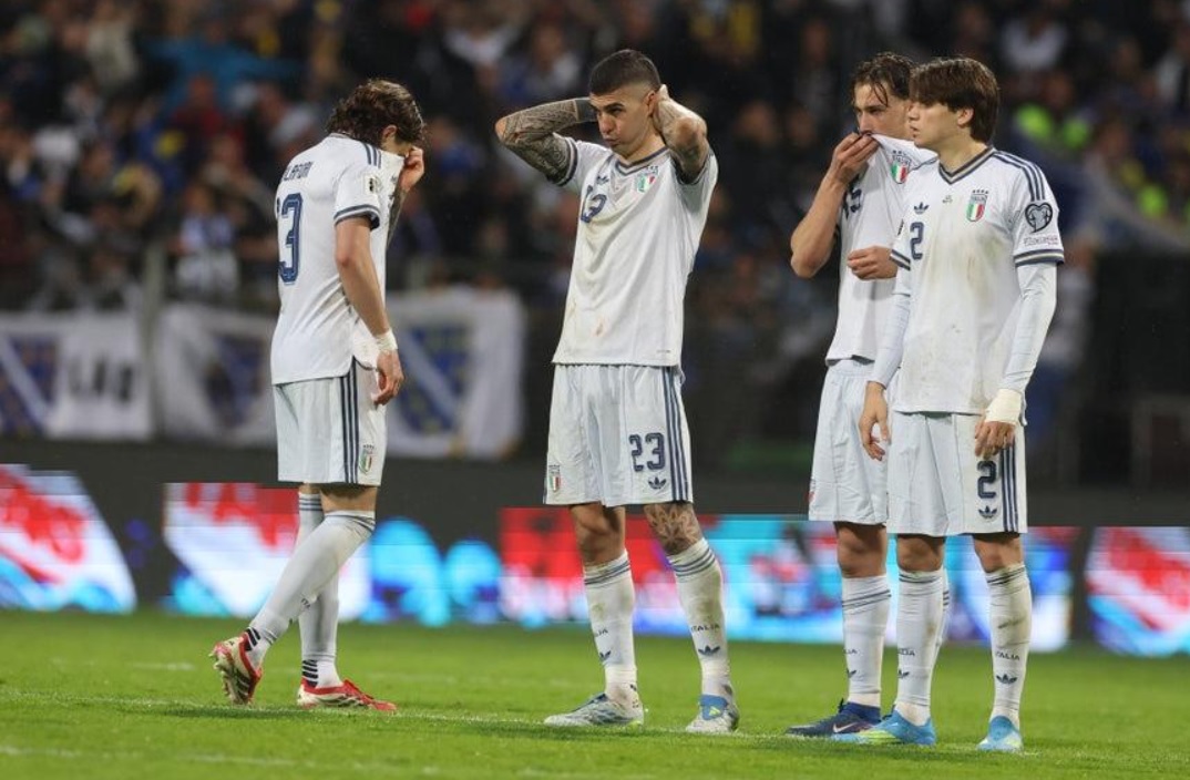Italia lỡ 3 kỳ World Cup: 100 triệu euro bốc hơi nhưng hệ thống bóng đá còn thiệt hại hơn nhiều
