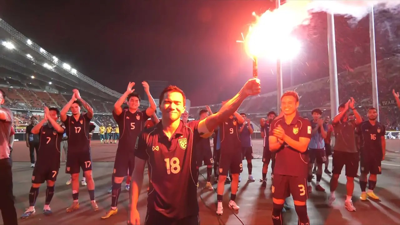 Chanathip đốt pháo ăn mừng, đồng đội “góp quỹ” nộp phạt gây bão mạng