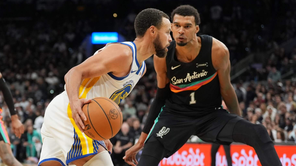 Stephen Curry ngả mũ trước Victor Wembanyama, nhìn thấy quỹ đạo phát triển tương đồng