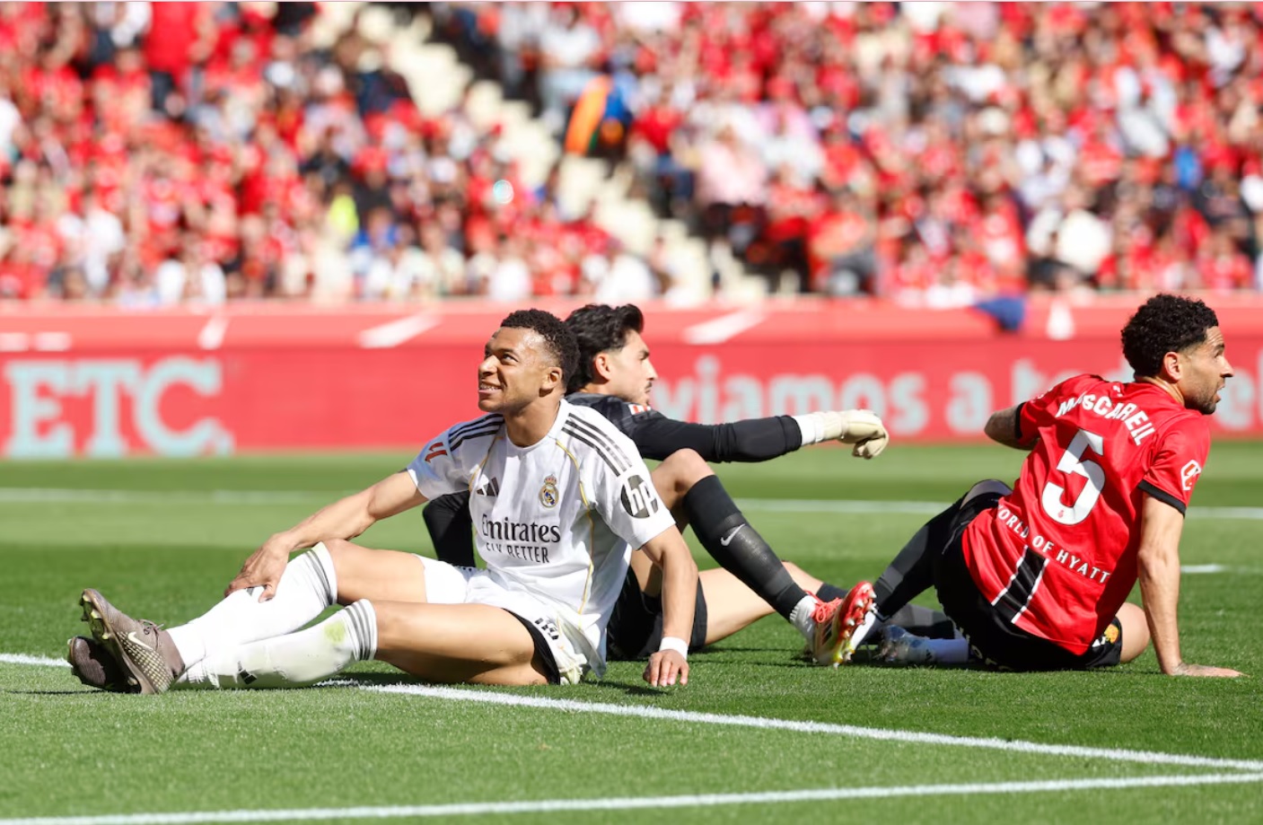 5 lý do để Real Madrid đầu hàng cuộc đua vô địch La Liga