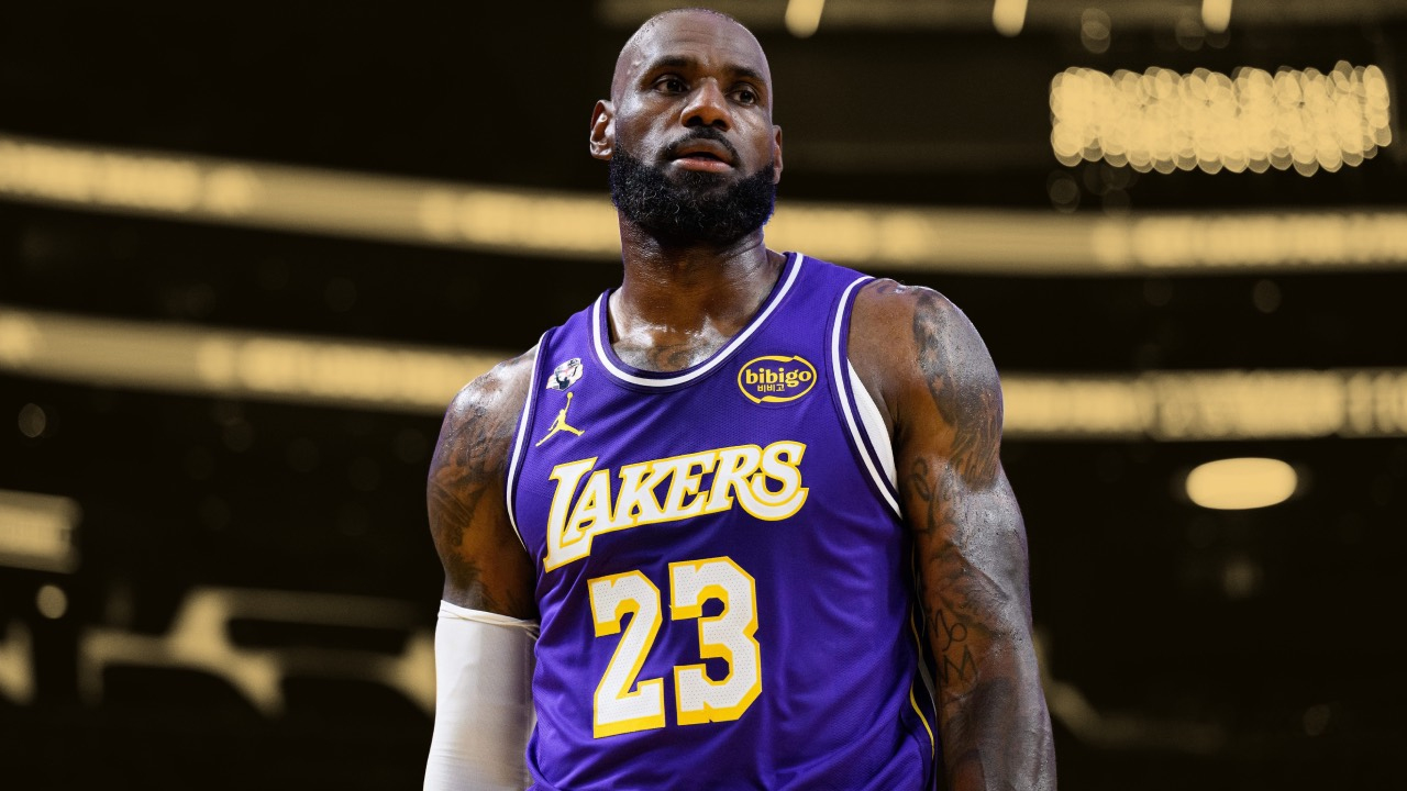 LeBron James lên tiếng về áp lực gánh vác Los Angeles Lakers giữa bão chấn thương