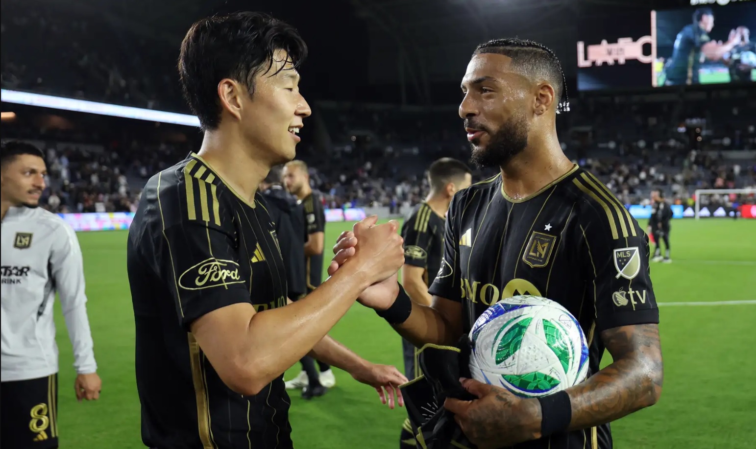 Son Heung-min san bằng kỷ lục kiến tạo của Messi trong một trận đấu
