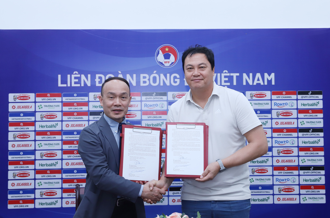 VFF “trói chân” trợ lý thân tín của HLV Kim Sang Sik đến năm 2027
