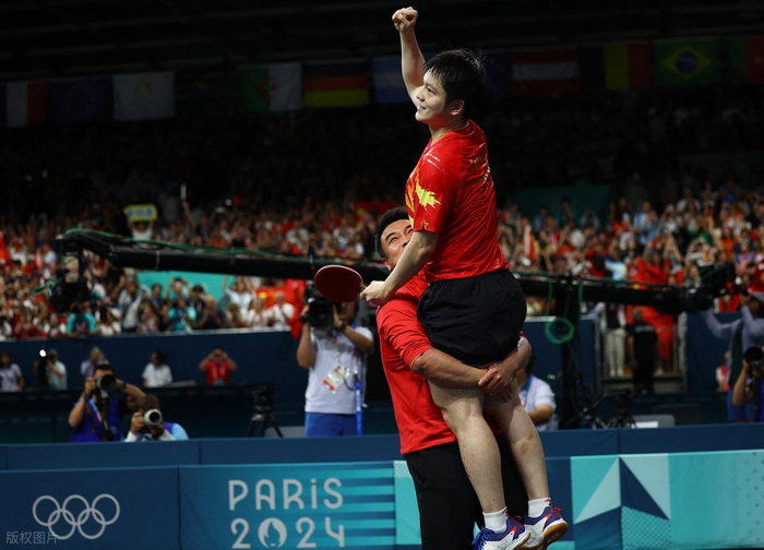 Từ đỉnh cao Olympic đến quyết định rút lui: Fan Zhendong đã trải qua điều gì trong 2 năm?