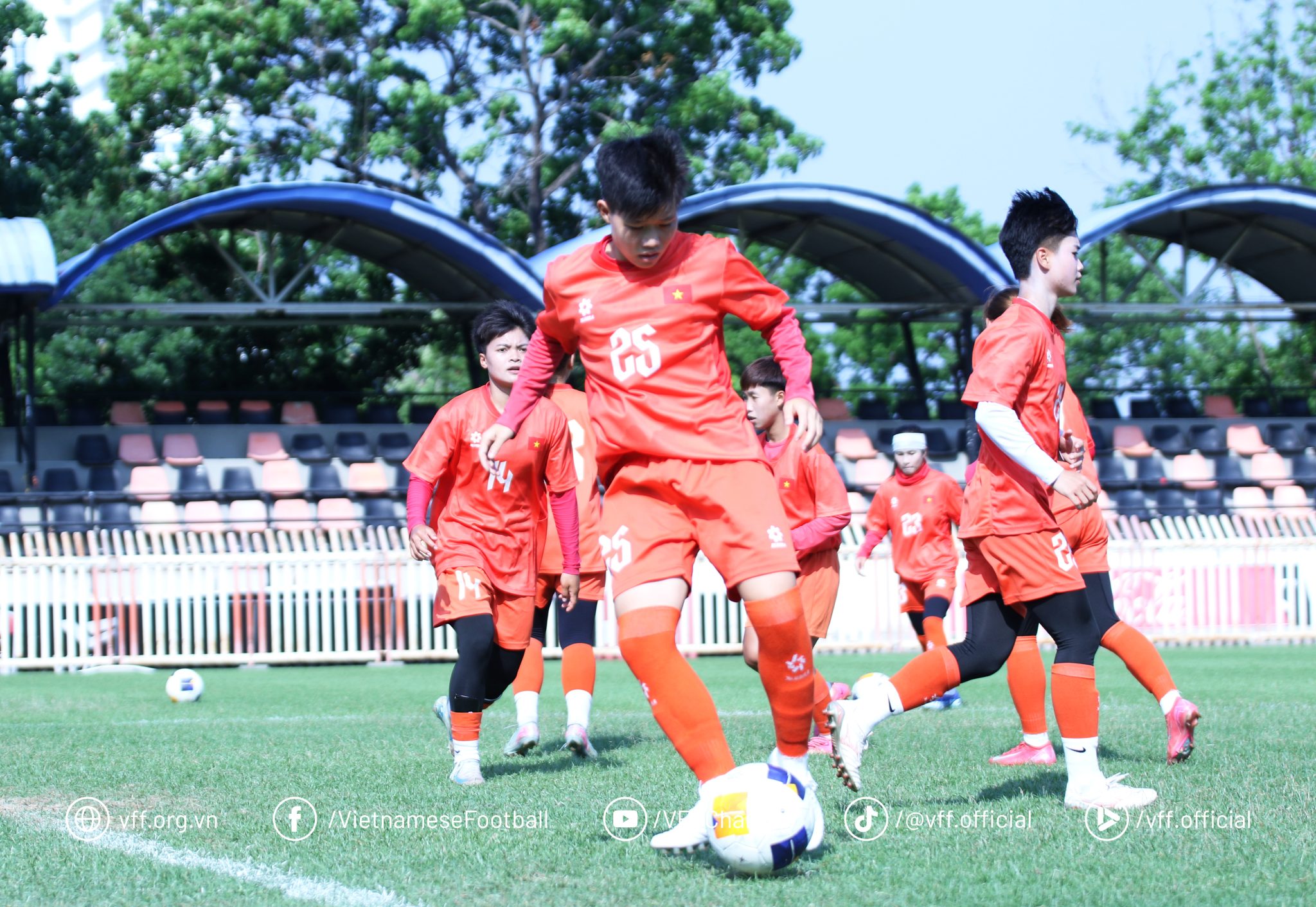 U20 nữ Việt Nam tập luyện làm quen điều kiện nắng nóng trước trận tứ kết