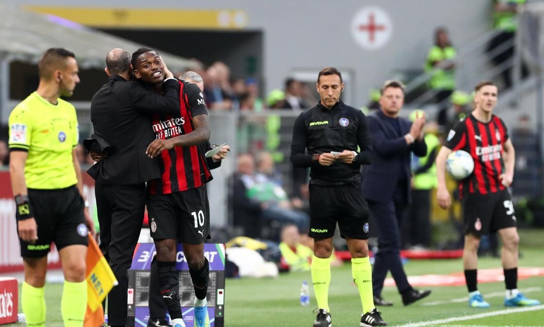 CĐV AC Milan nổi giận: La ó phản đối tất cả, đặc biệt là Rafael Leao