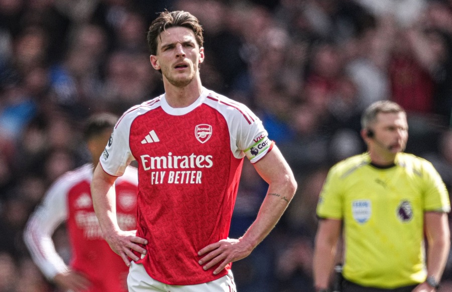 Lời nguyền tái diễn khiến Arsenal đứng trước nguy cơ tuột chức vô địch một cách đau đớn nhất