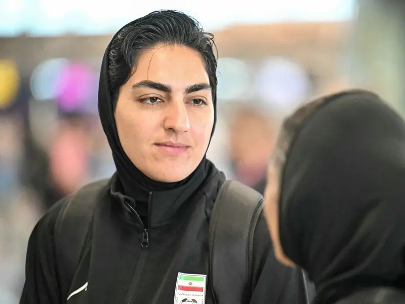 Rút đơn tị nạn, đội trưởng tuyển nữ Iran lập tức được trả lại tài sản