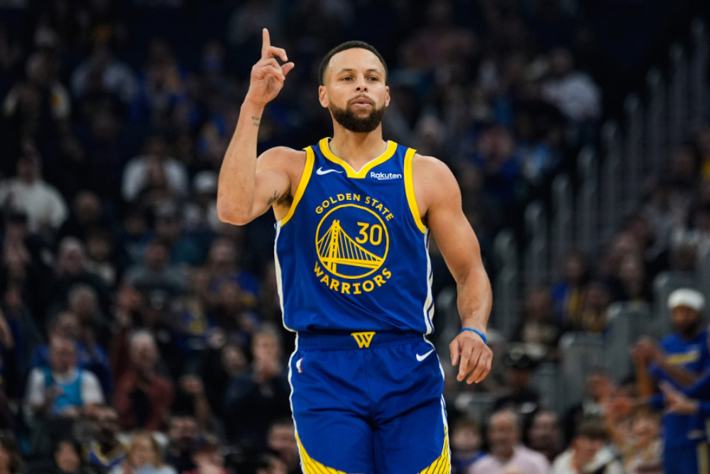 Thống kê doanh số áo đấu NBA 2026: Sự trỗi dậy của Stephen Curry và đà lao dốc của Giannis