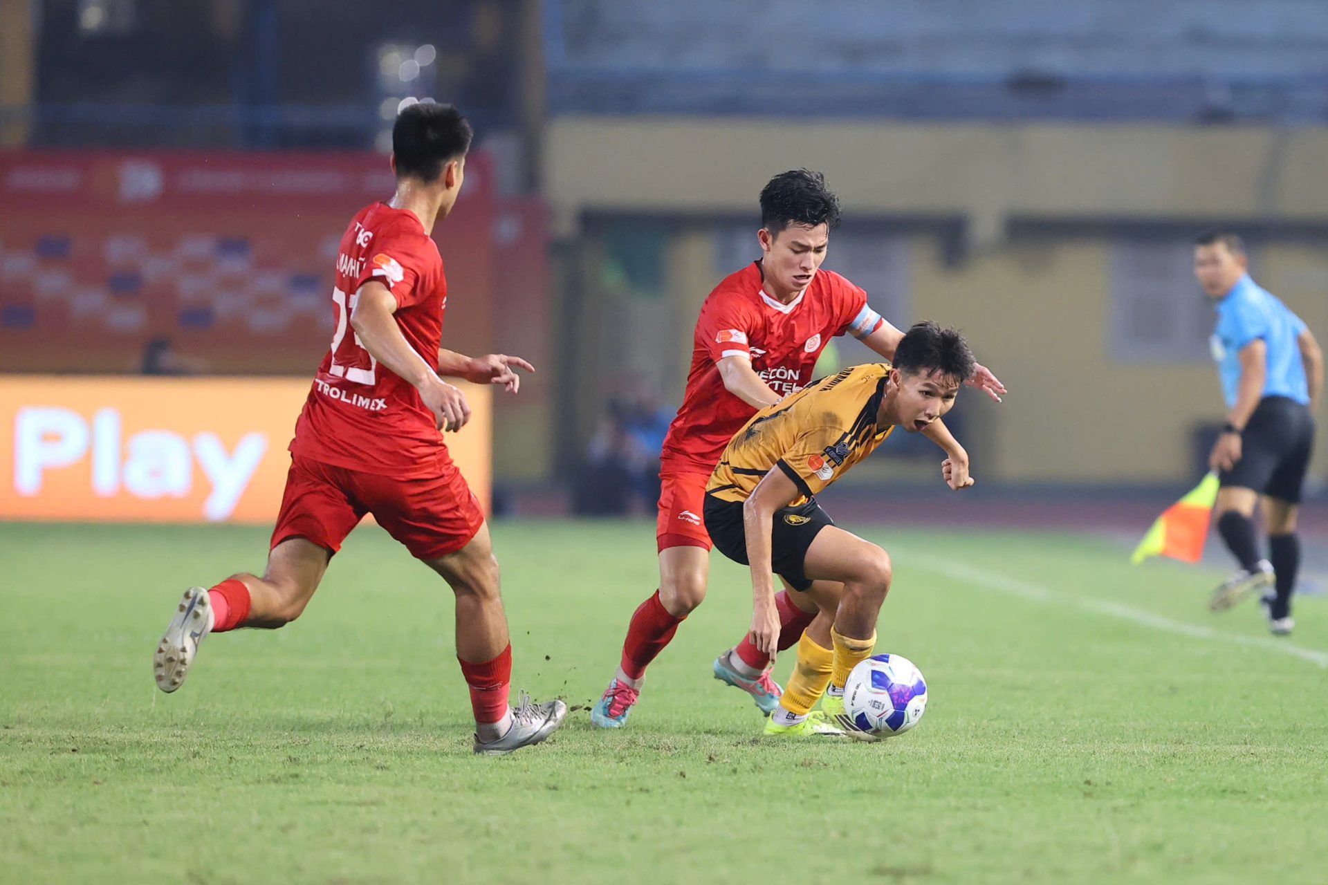 &ldquo;B&atilde;o thẻ phạt&rdquo; c&agrave;n qu&eacute;t V.League: 17 c&aacute;i t&ecirc;n vắng mặt ở v&ograve;ng 19