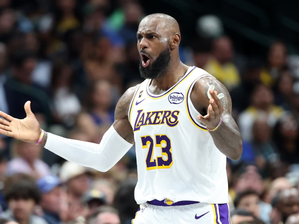 Ở tuổi 41, LeBron James thiết lập thêm một kỷ lục vô tiền khoáng hậu tại NBA
