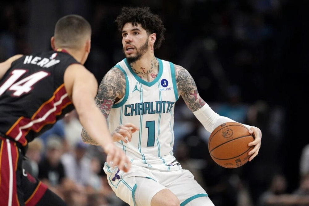 NBA Play-in: LaMelo Ball hối hận vì pha tiểu xảo khiến Bam Adebayo rời sân sớm NBA Play-in: LaMelo Ball hối hận vì pha tiểu xảo khiến Bam Adebayo rời sân sớm