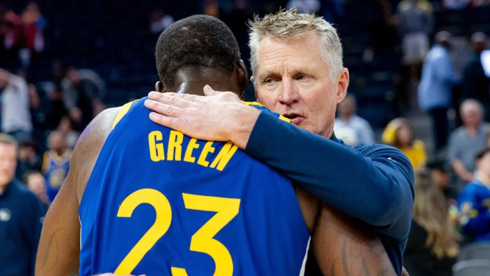 Đối mặt với việc chia tay Warriors, HLV Steve Kerr nói lời "yêu thương" dành cho Curry và Green